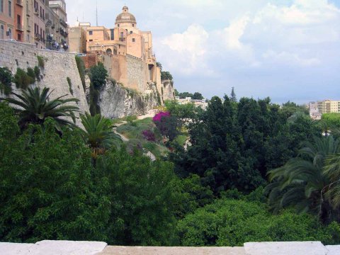 Sardinien - Städte und Bauwerke