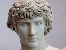 Antinoos Büste, Louvre