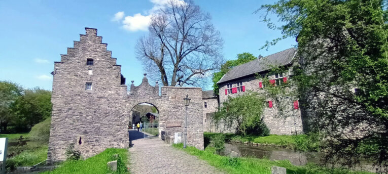 Nordrhein-Westfalen - Ratingen - Burg Haus zum Haus
