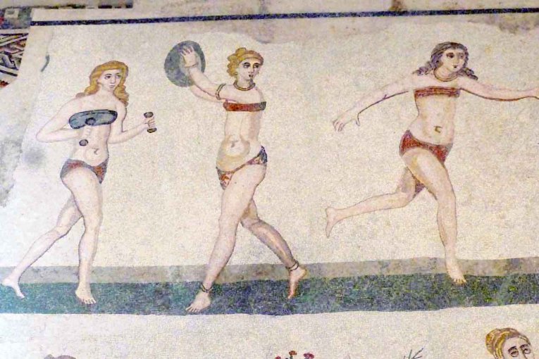Bikinimädchen - Villa Romana del Casale - Sizilien