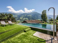 Österreich - Tirol - Zillertal - Gartenhotel Crystal